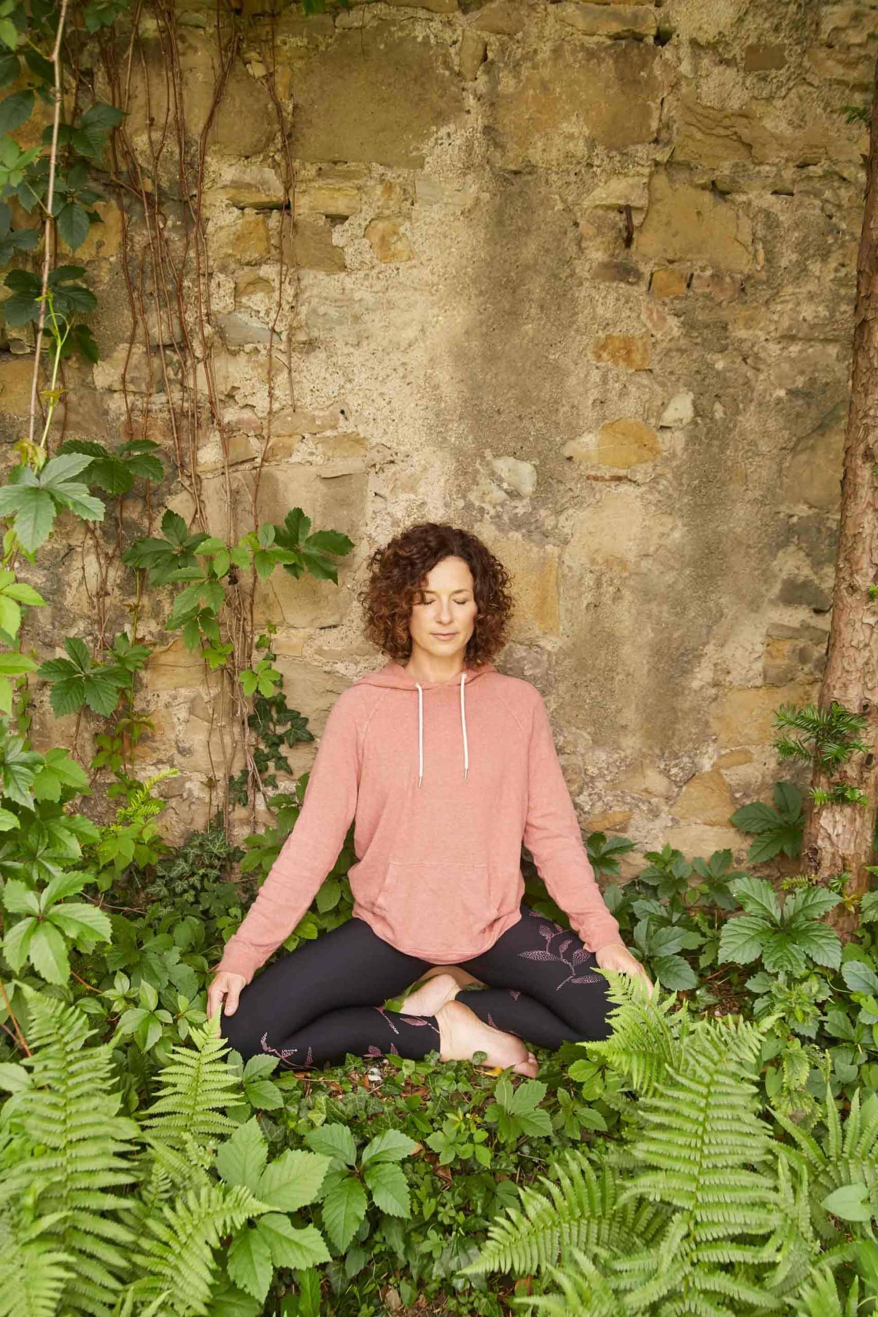 Yoga im Grünen mitten in der Natur Sandra König