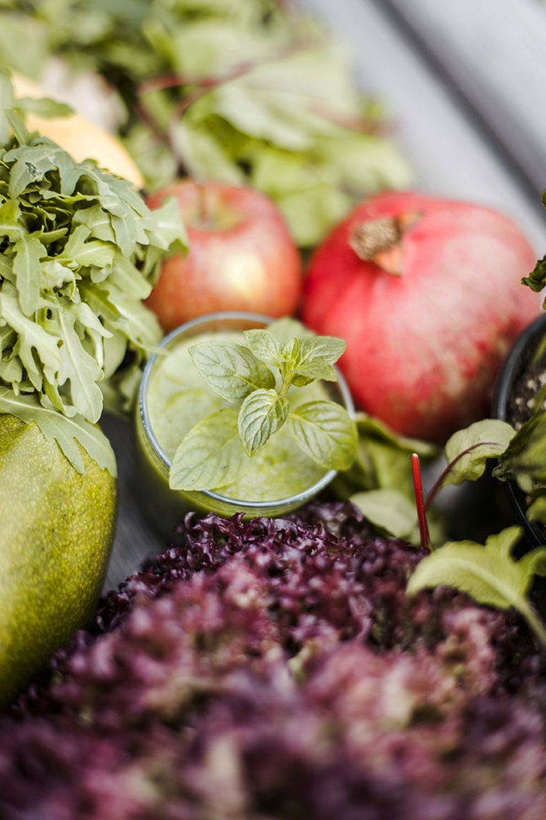 Smoothie low res Tina Reiter November 2014 Granatapfel, Rucola, Lollo Rosso und grüner Smoothie